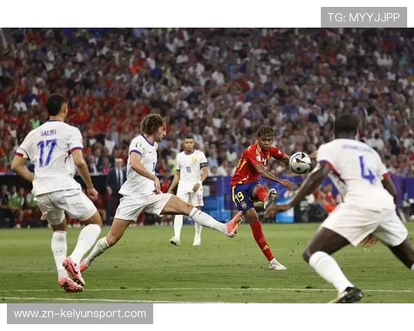 梅西在西班牙集训引粉丝围堵，热情无法阻挡的传奇之旅